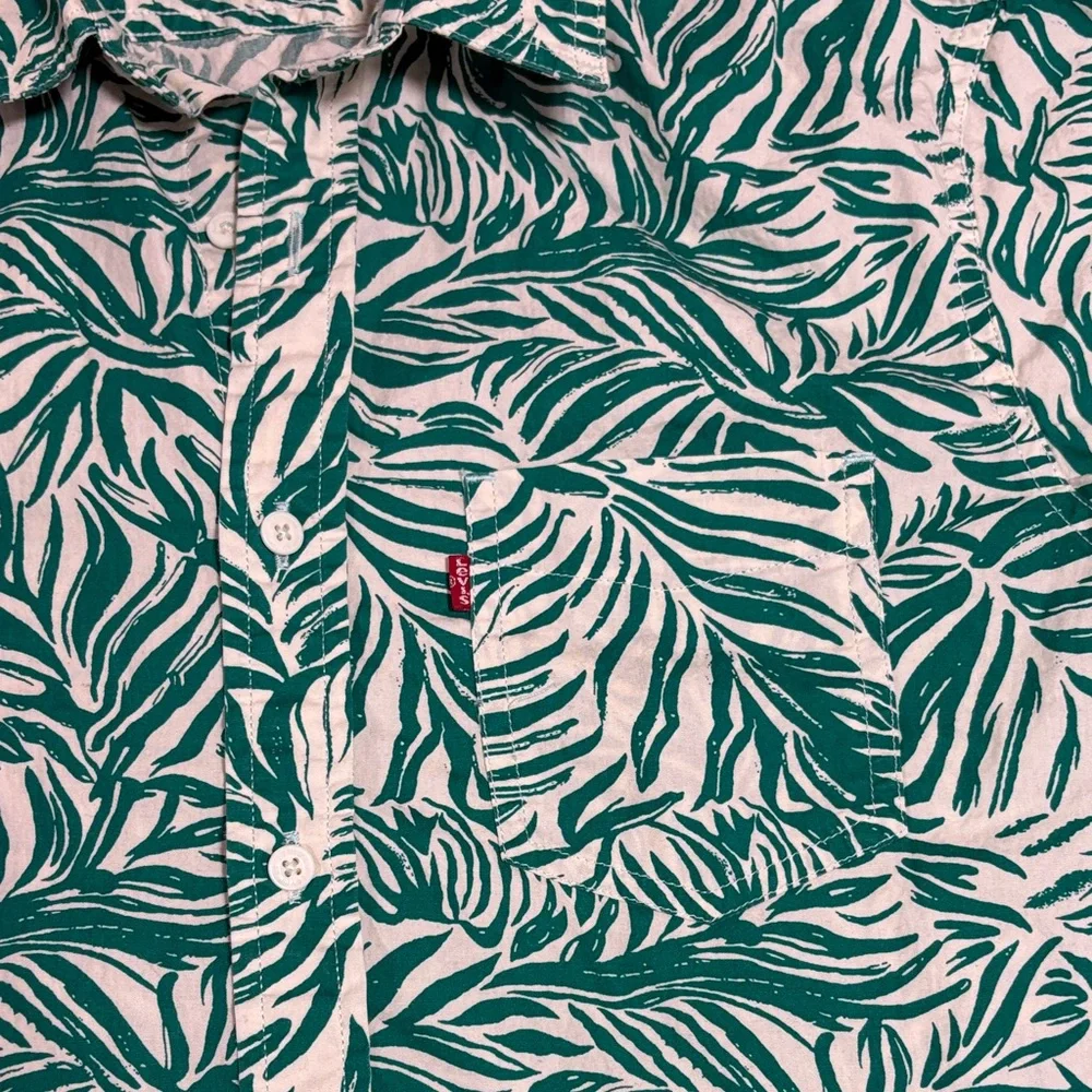 Levi's Green Leaf Pattern Men's Shirt - Picture 3 of 6